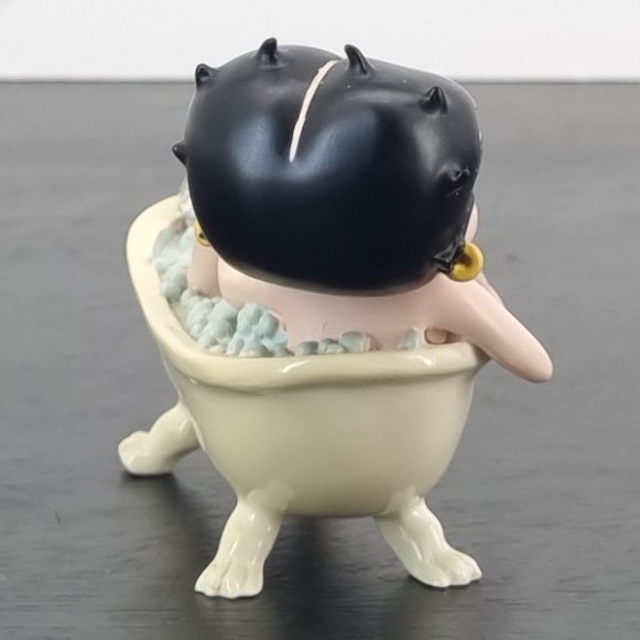 Betty Boop taking a bath figurine _back - Demons & Merveilles Betty Boop taking a bath figurine _back