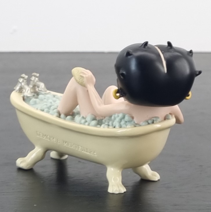 Betty Boop taking a bath figurine _left back - Demons & Merveilles Betty Boop taking a bath figurine _left back