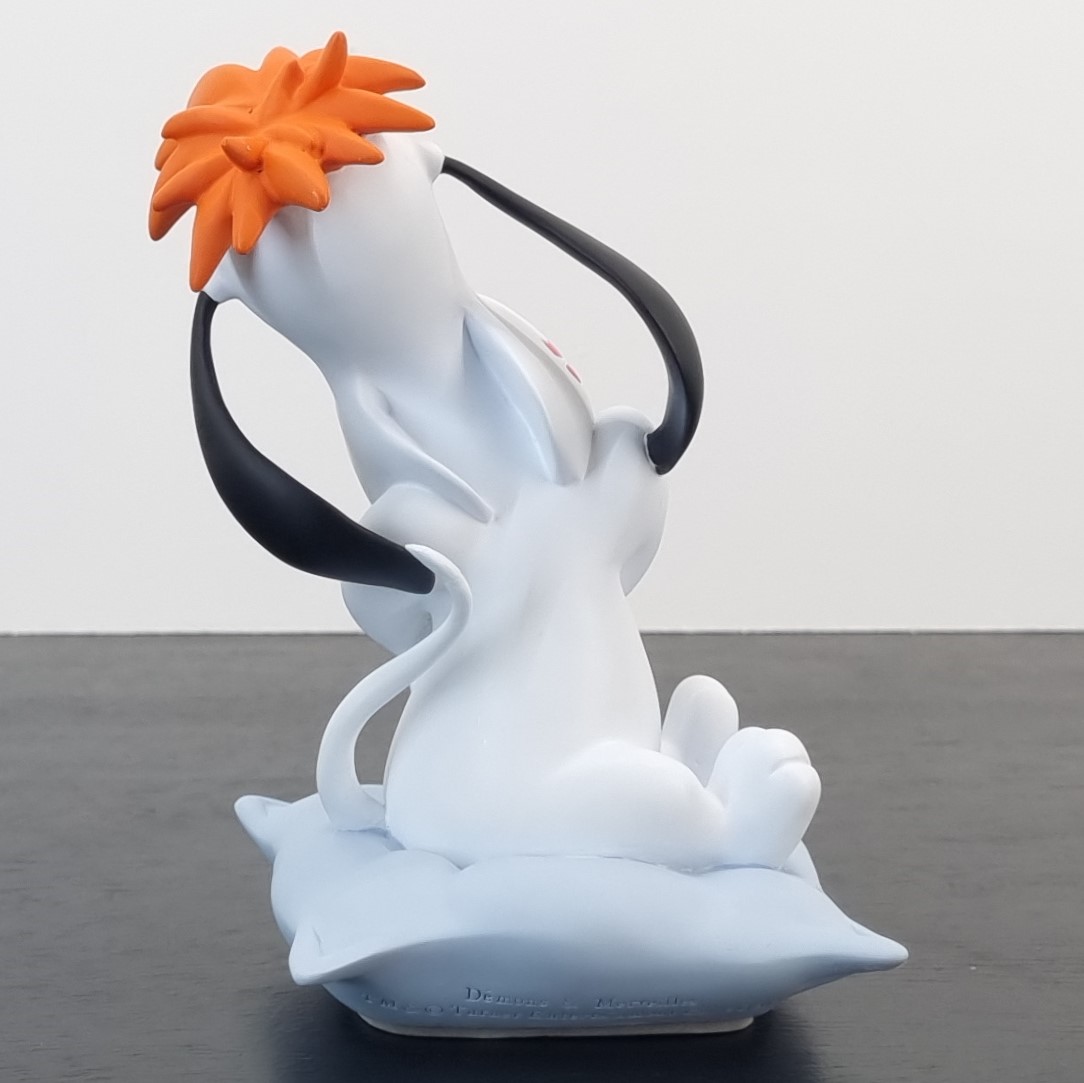 Droopy on a blue pillow figurine _right - Demons & Merveilles Droopy on a blue pillow figurine _right