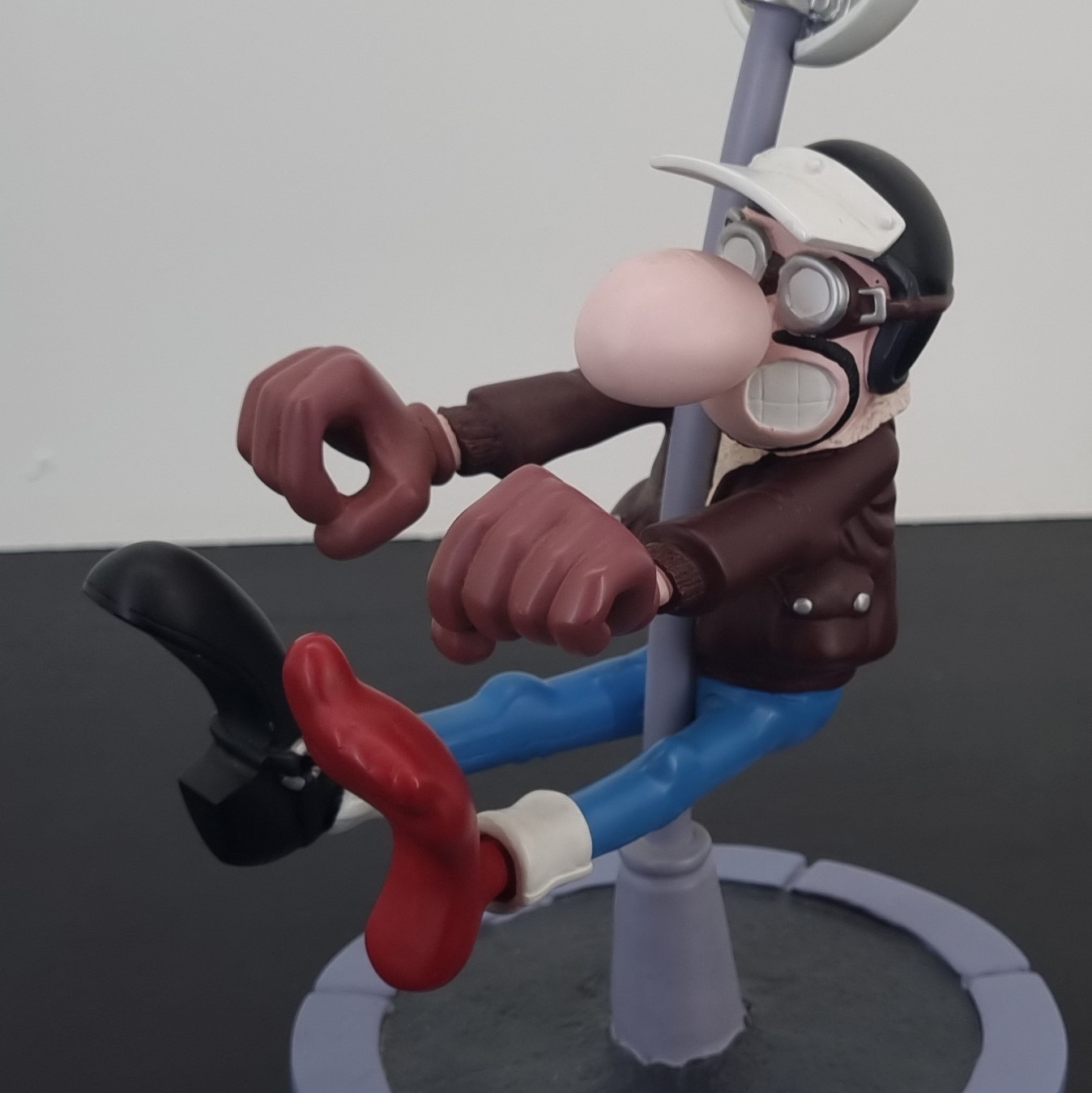 Joe Bar table clock _detail left - Demons & Merveilles Joe Bar table clock _detail left