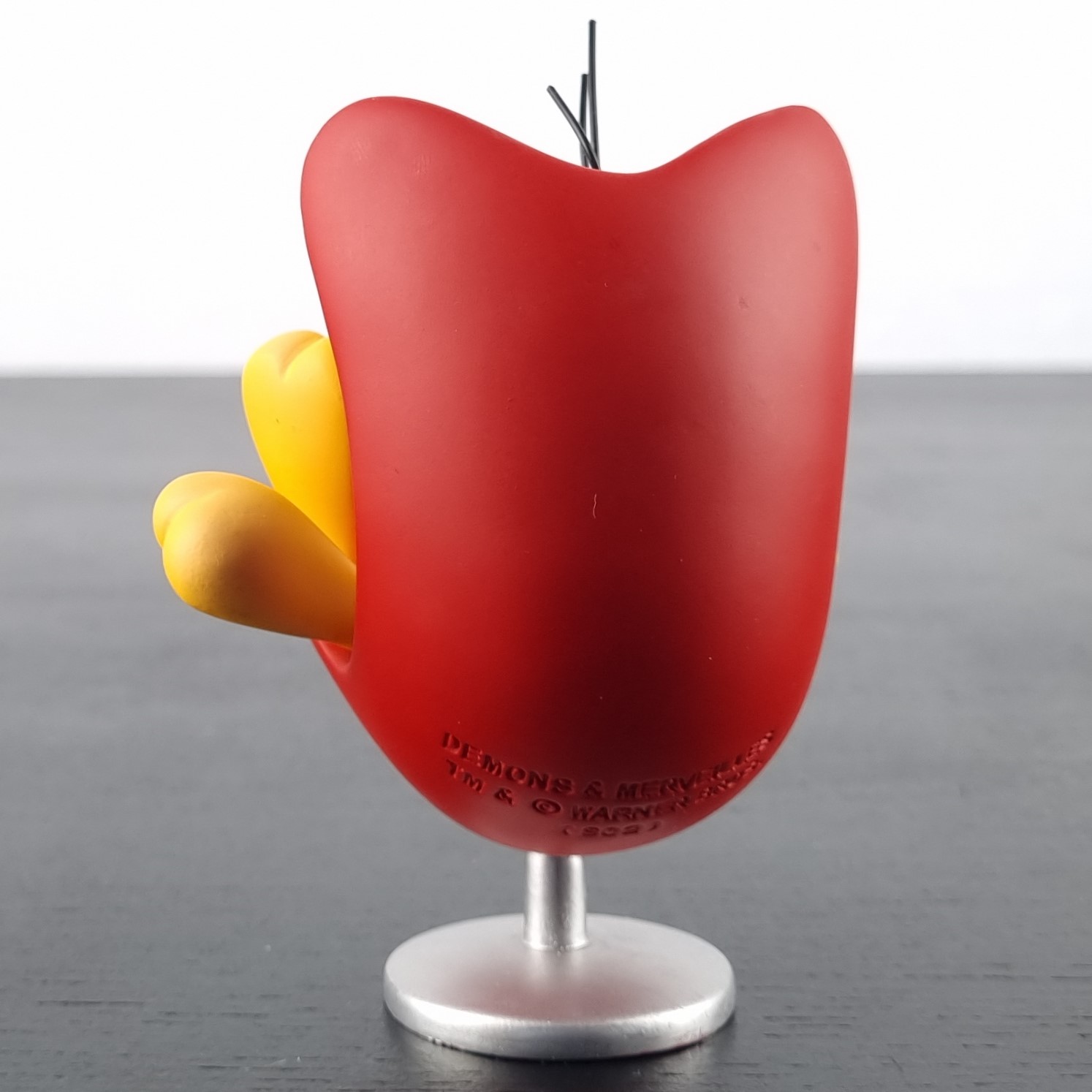 Tweety Bird sitting in a red chair figurine _back - Demons & Merveilles Tweety Bird sitting in a red chair figurine _back