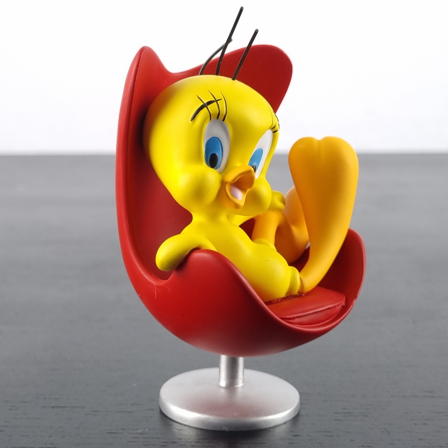Tweety Bird sitting in a red chair figurine _right front - Demons & Merveilles Tweety Bird sitting in a red chair figurine _right front