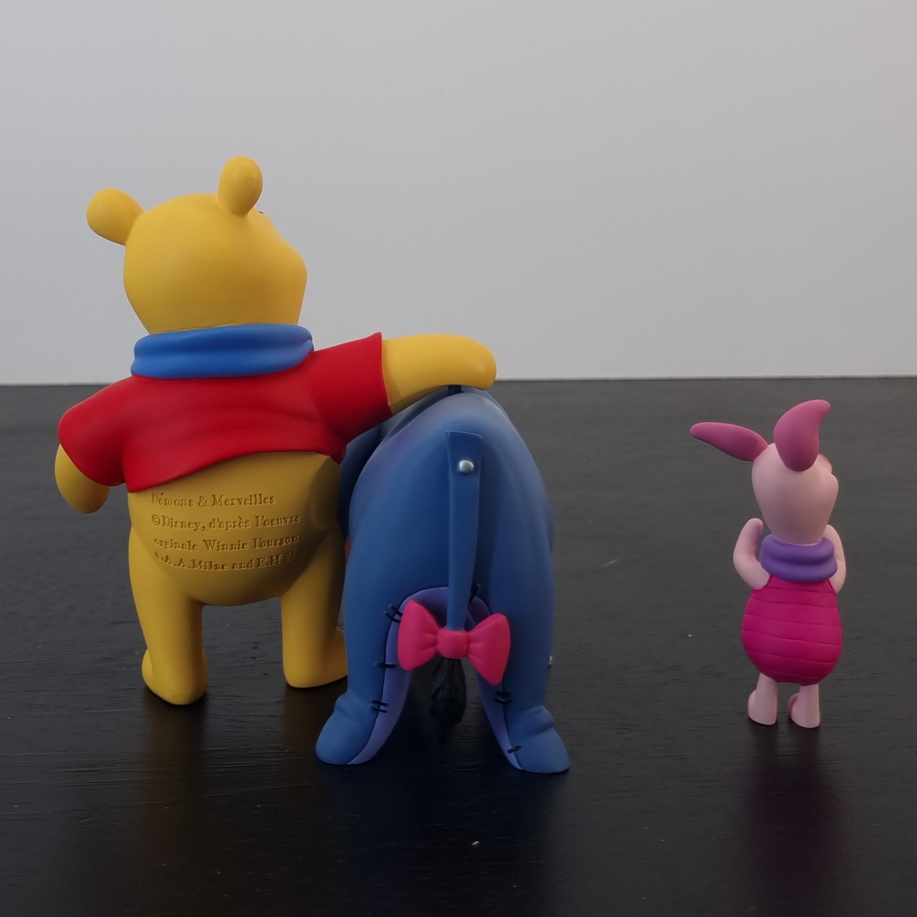 Winnie the Pooh Eeyore and Piglet figurine _back - Demons & Merveilles Winnie the Pooh Eeyore and Piglet figurine _back