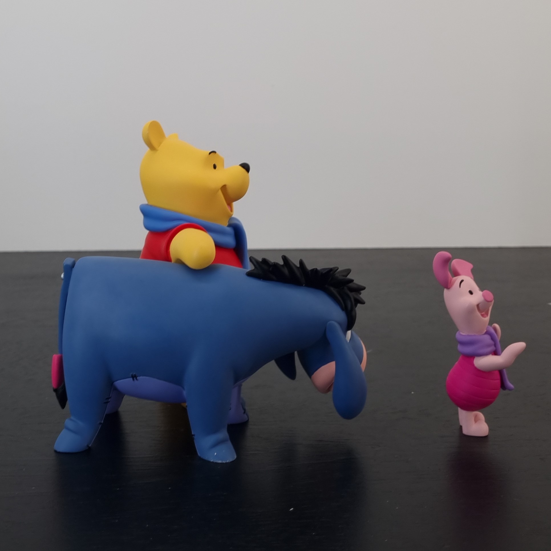 Winnie the Pooh Eeyore and Piglet figurine _right - Demons & Merveilles Winnie the Pooh Eeyore and Piglet figurine _right