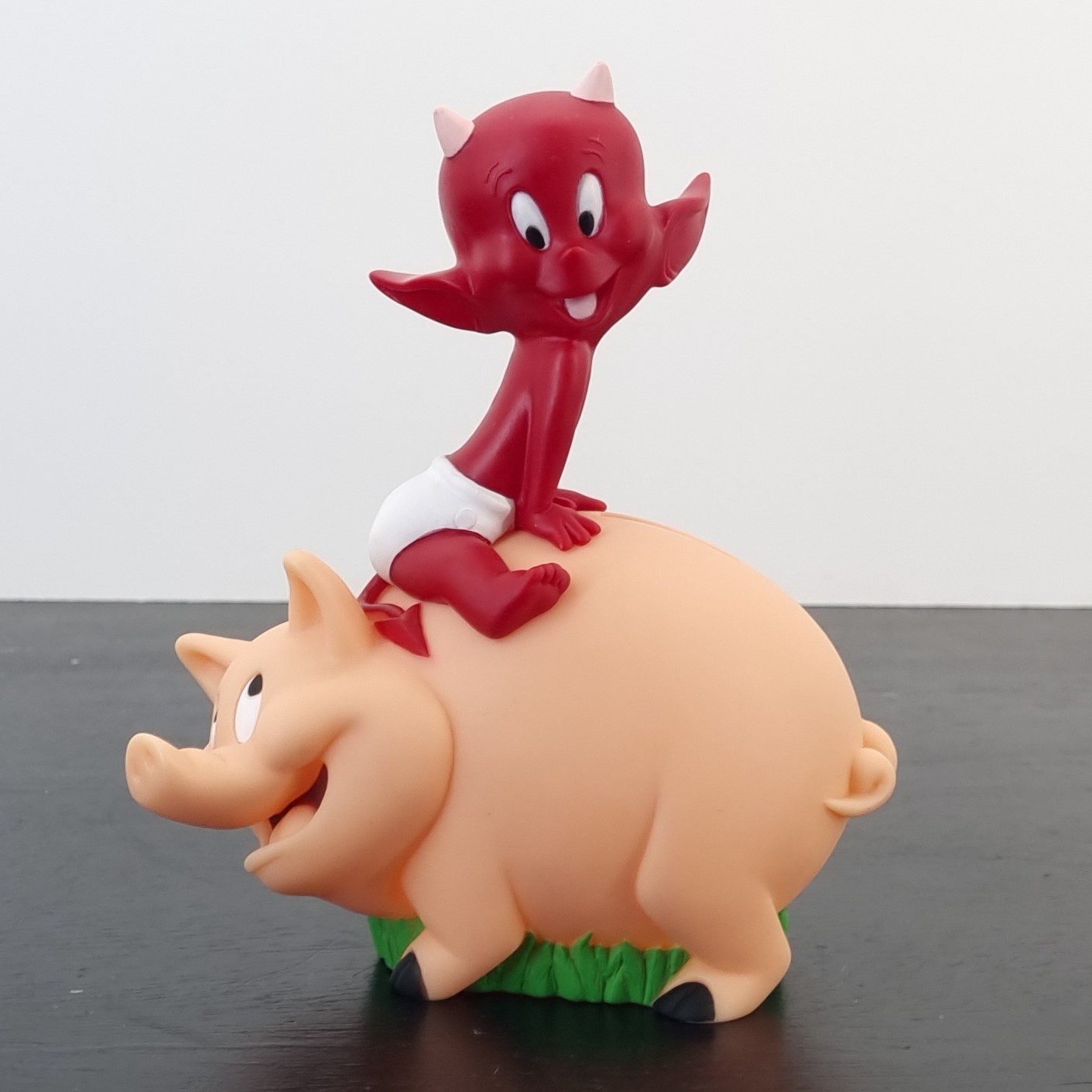 Hot Stuff Piggy Bank _front - Demons & Merveilles Hot Stuff Piggy Bank _front