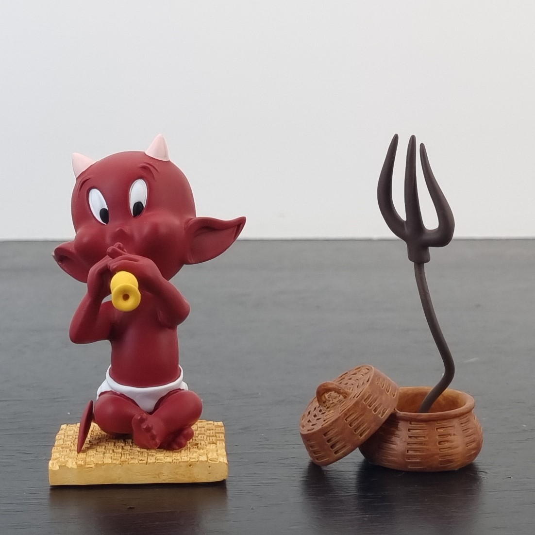 Hot Stuff figurine - Charmeur _front - Demons & Merveilles Hot Stuff figurine - Charmeur _front