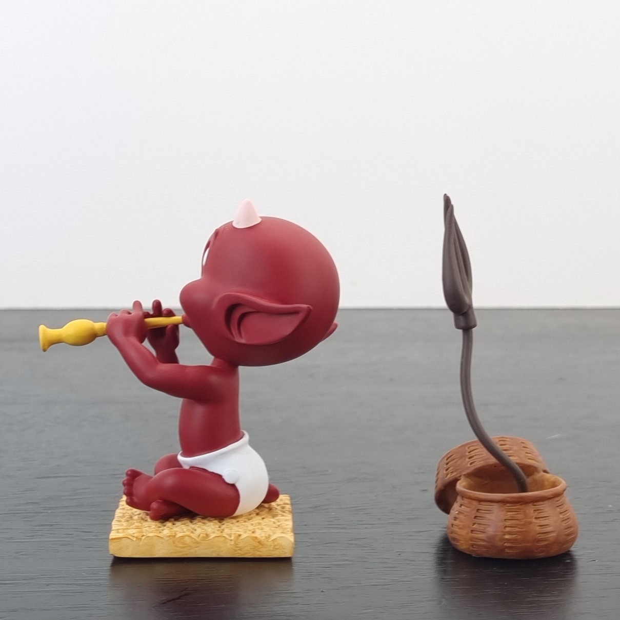 Hot Stuff figurine - Charmeur _left - Demons & Merveilles Hot Stuff figurine - Charmeur _left