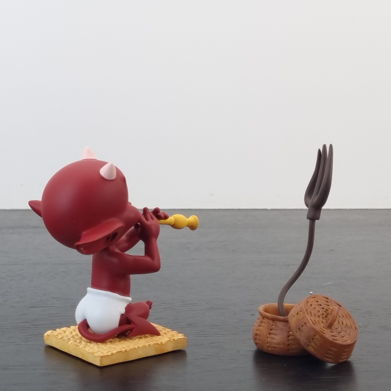 Hot Stuff figurine - Charmeur _right back - Demons & Merveilles Hot Stuff figurine - Charmeur _right back