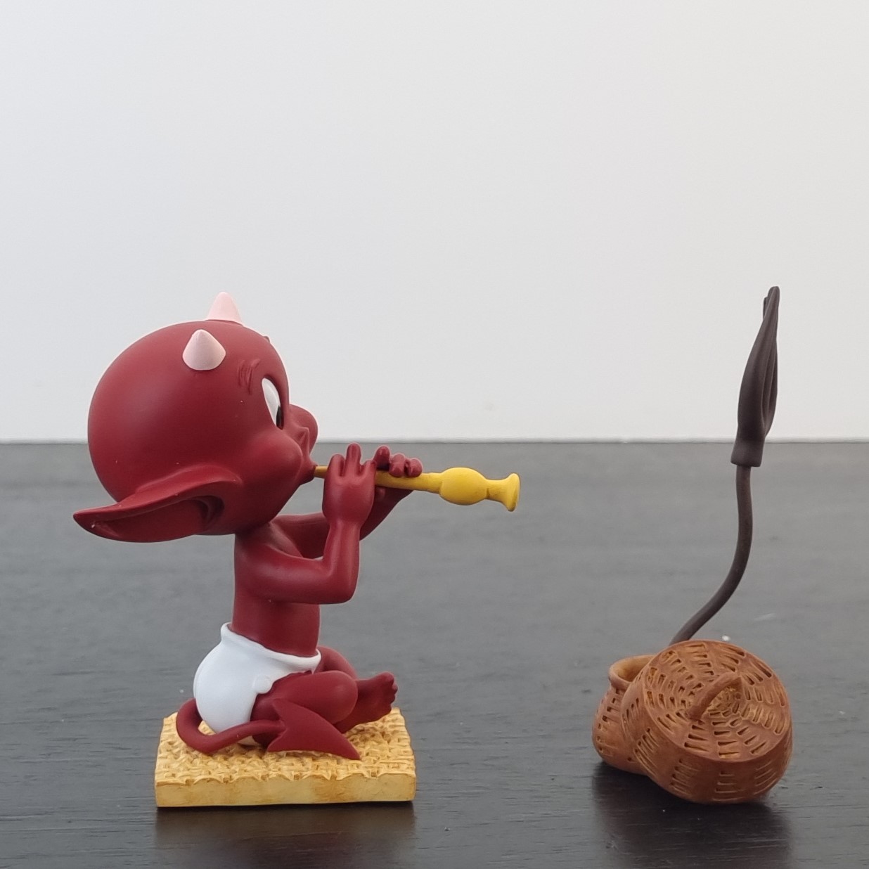 Hot Stuff figurine - Charmeur _right - Demons & Merveilles Hot Stuff figurine - Charmeur _right