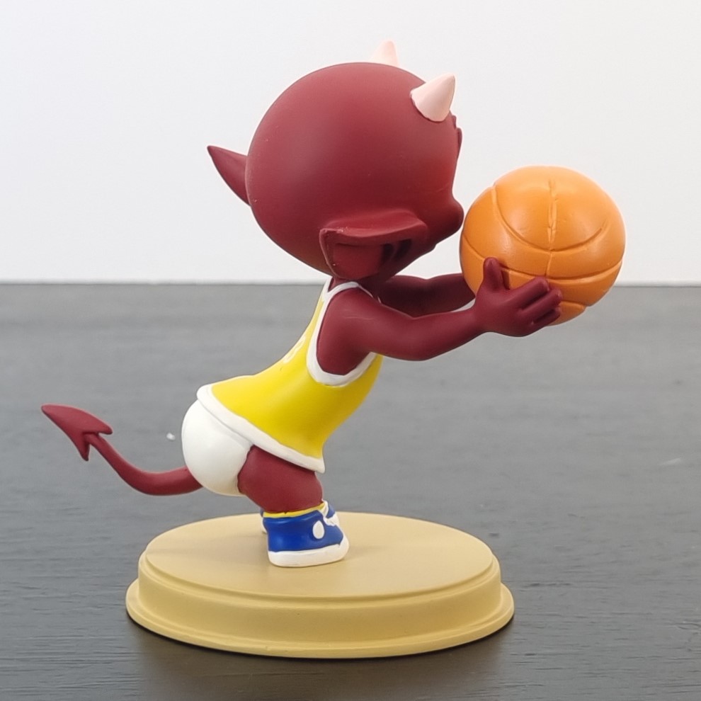 Hot Stuff playing basketball figurine _right - Demons & Merveilles Hot Stuff playing basketball figurine _right
