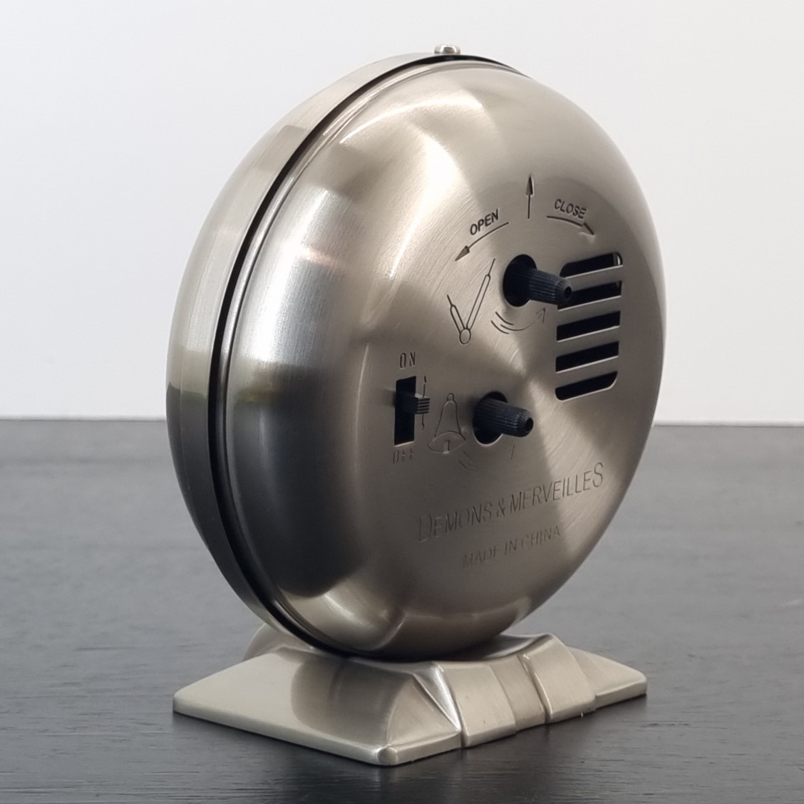 Woody Woodpecker alarm clock _left back - Demons & Merveilles Woody Woodpecker alarm clock _left back