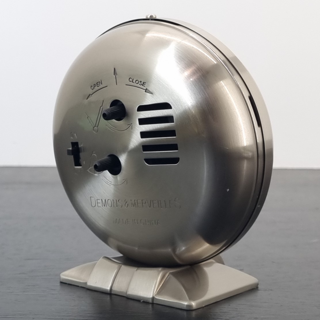 Woody Woodpecker alarm clock _right back - Demons & Merveilles Woody Woodpecker alarm clock _right back