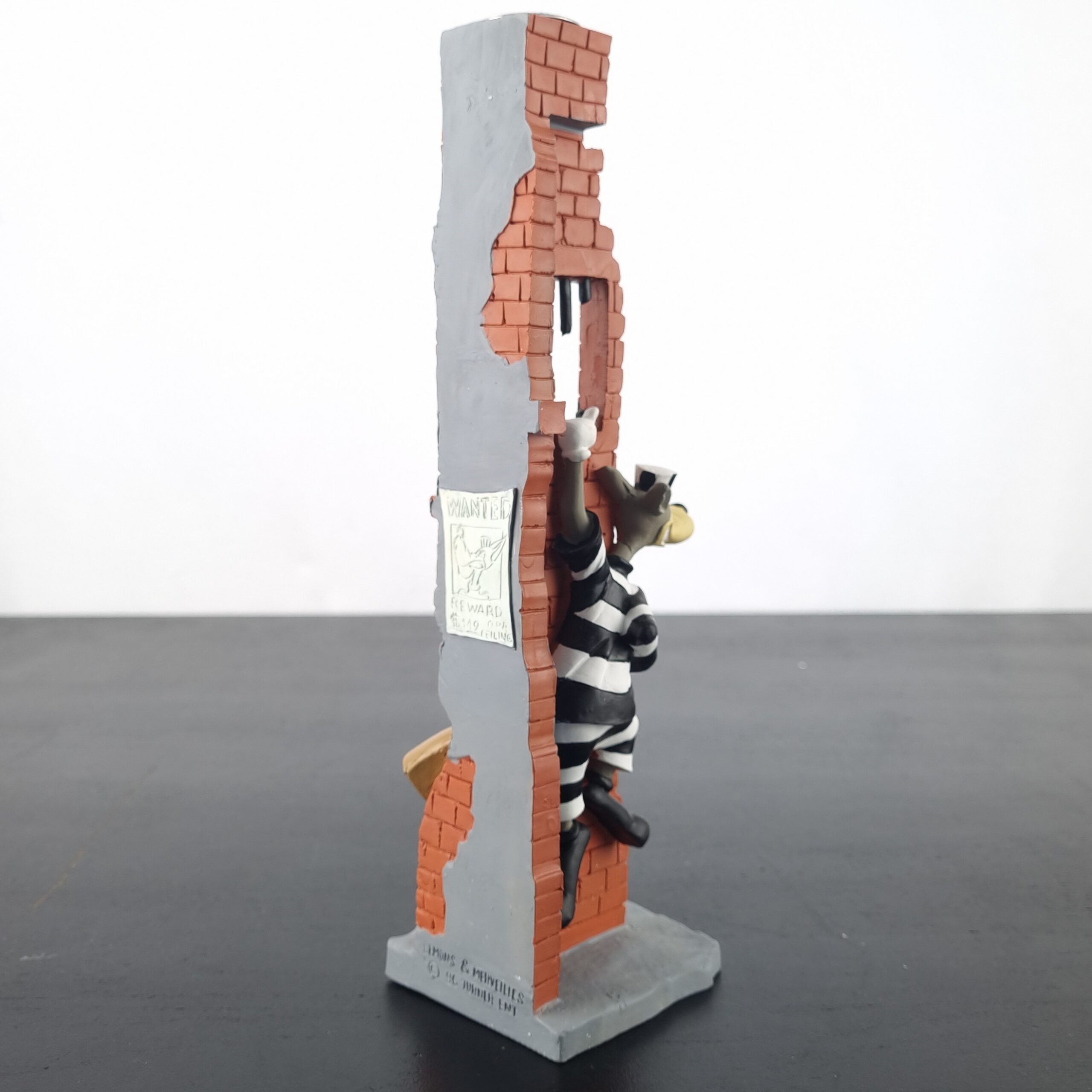 Droopy and Wolf candle stand _left back - Demons & Merveilles Droopy and Wolf candle stand _left back