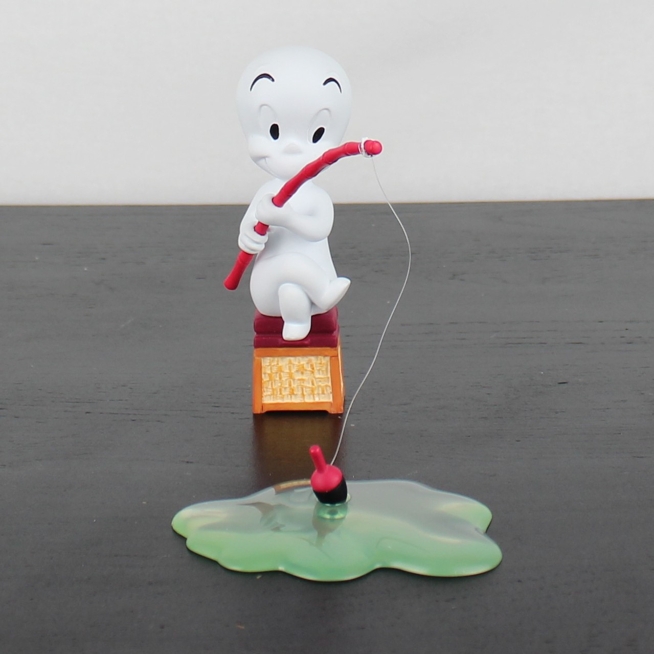 Casper the friendly ghost fishing figurine _front
