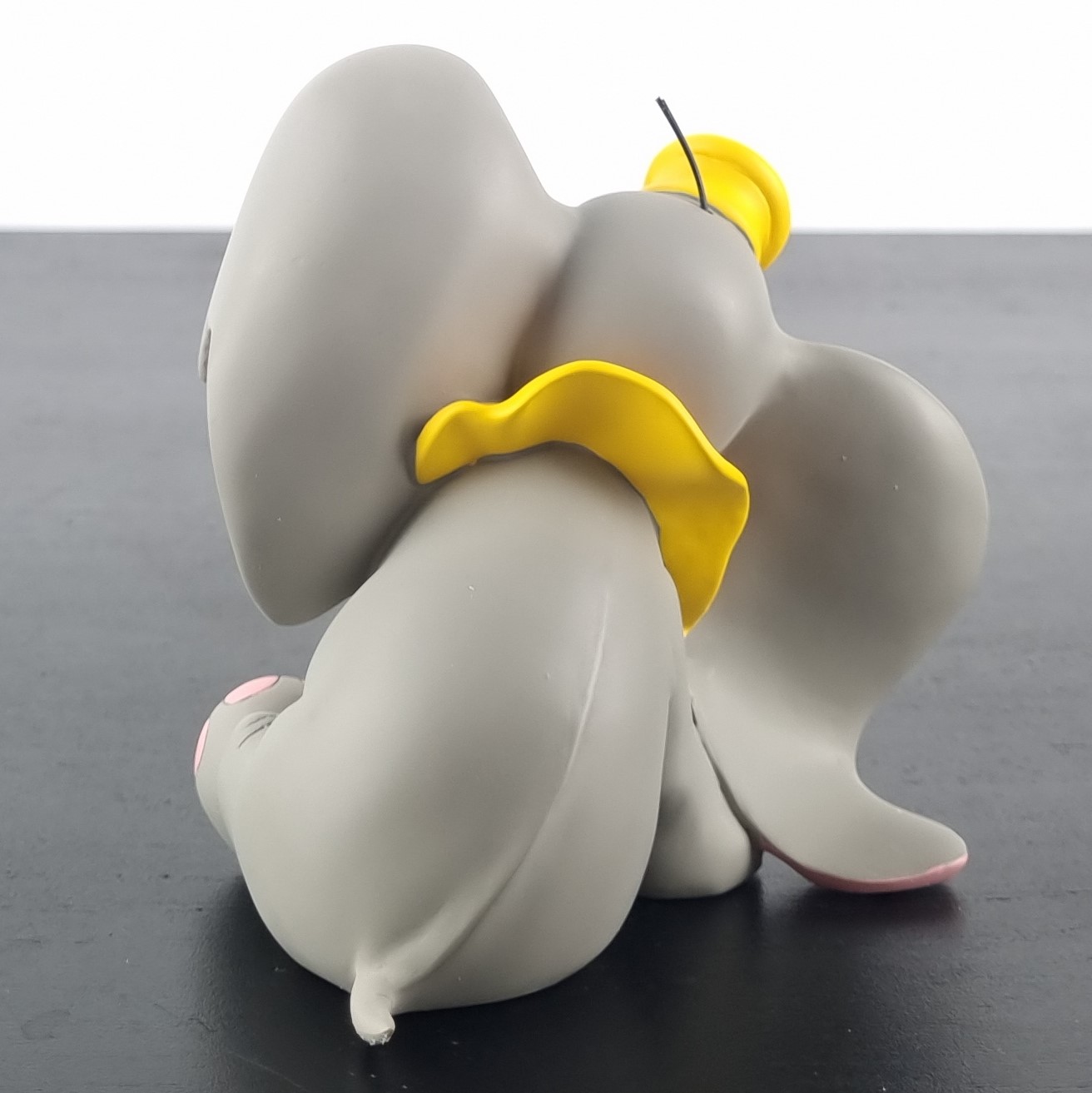 Dumbo figurine _back - Demons & Merveilles Dumbo figurine _back