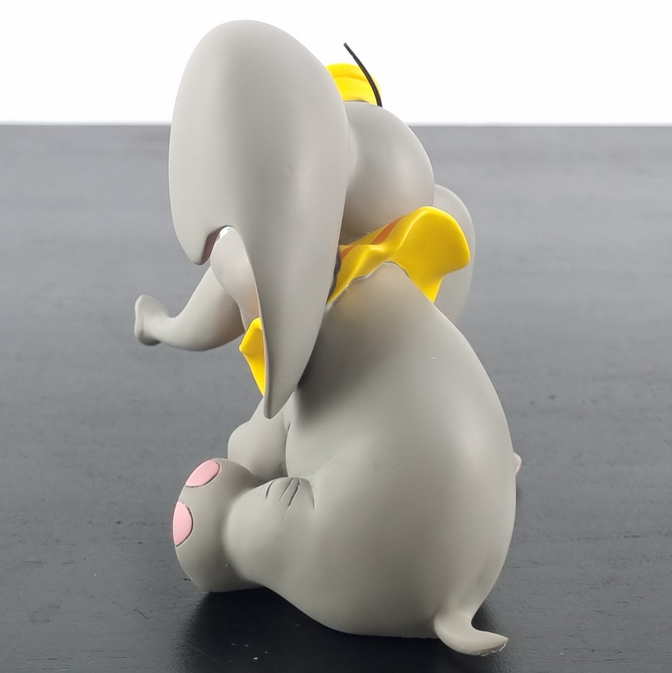 Dumbo figurine _left - Demons & Merveilles Dumbo figurine _left