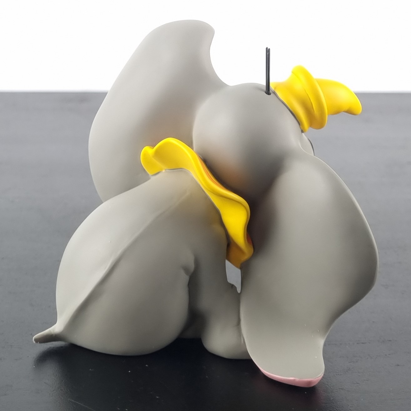 Dumbo figurine _right back - Demons & Merveilles Dumbo figurine _right back