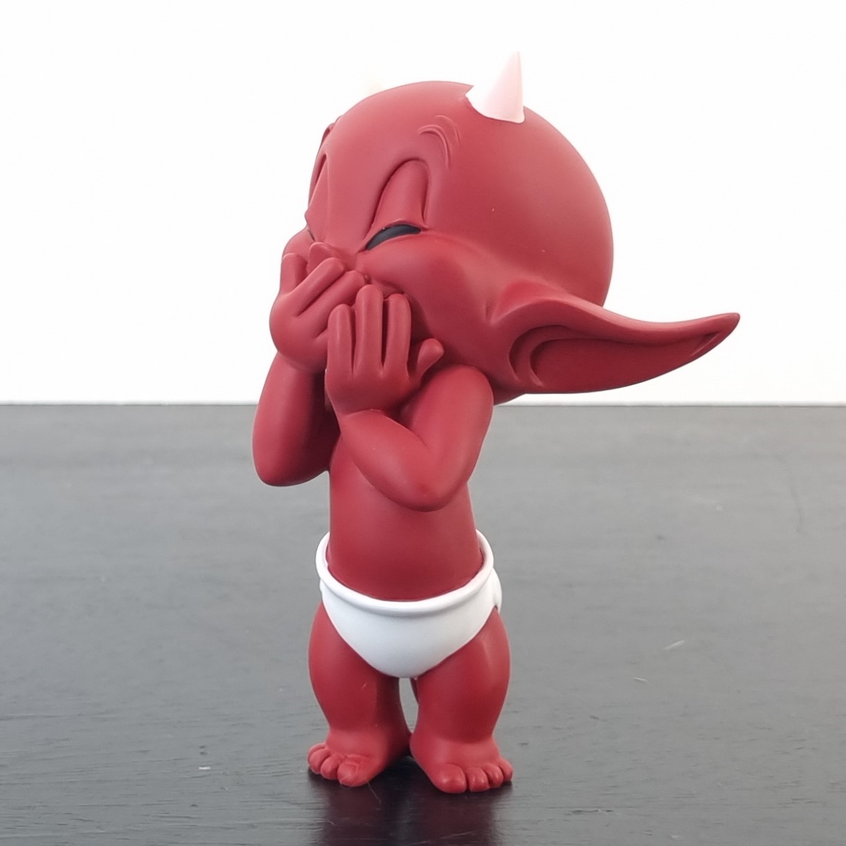 Hot Stuff laughing statue _left front - Demons & Merveilles Hot Stuff laughing statue _left front