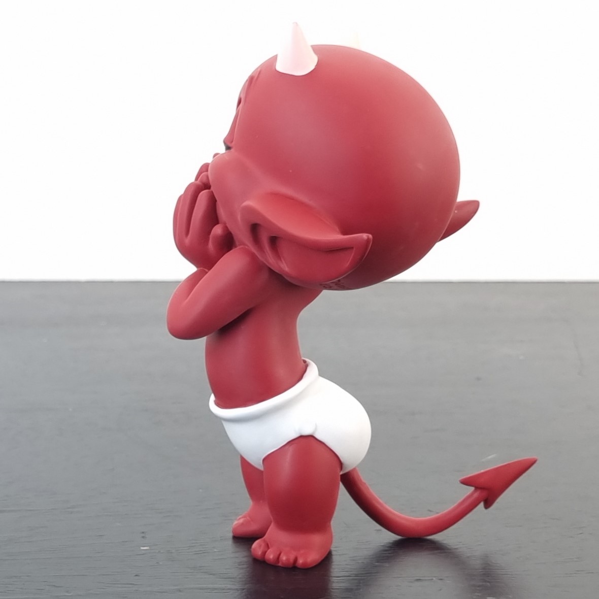 Hot Stuff laughing statue _left - Demons & Merveilles Hot Stuff laughing statue _left