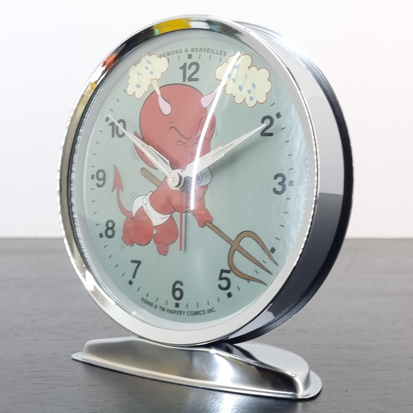 Hot Stuff whistling alarm clock _left front - Demons & Merveilles Hot Stuff whistling alarm clock _left front