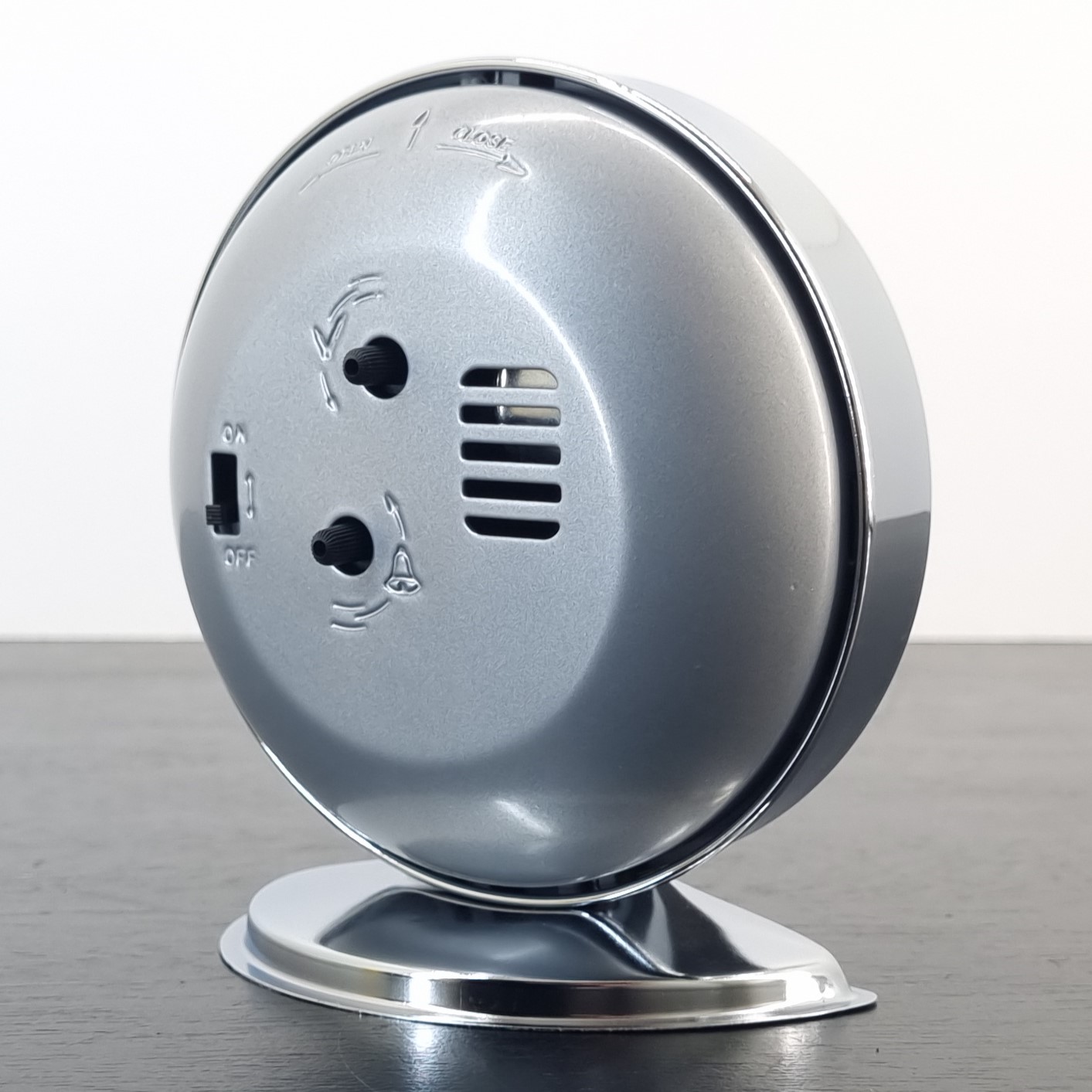 Hot Stuff whistling alarm clock _right back - Demons & Merveilles Hot Stuff whistling alarm clock _right back