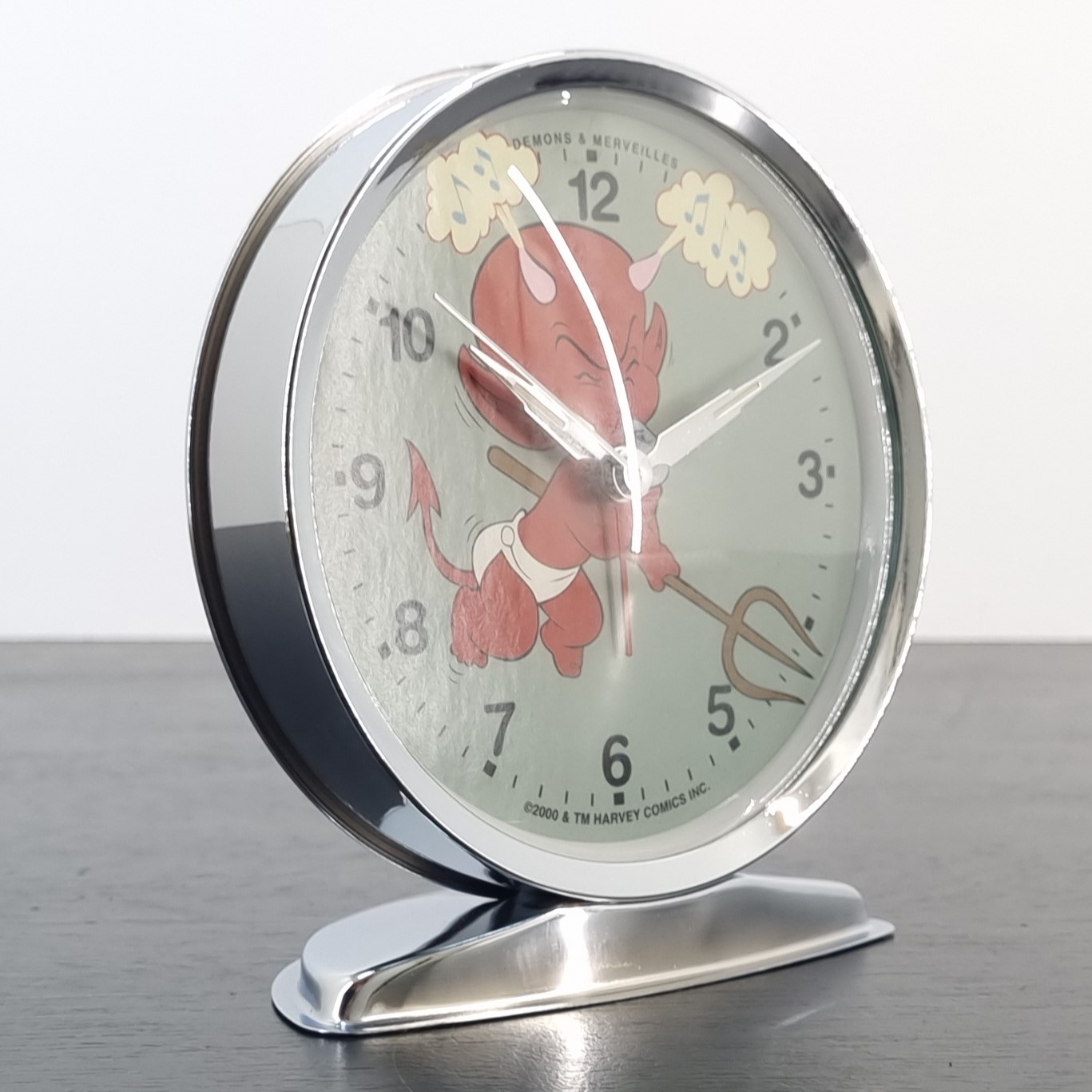 Hot Stuff whistling alarm clock _right front - Demons & Merveilles Hot Stuff whistling alarm clock _right front