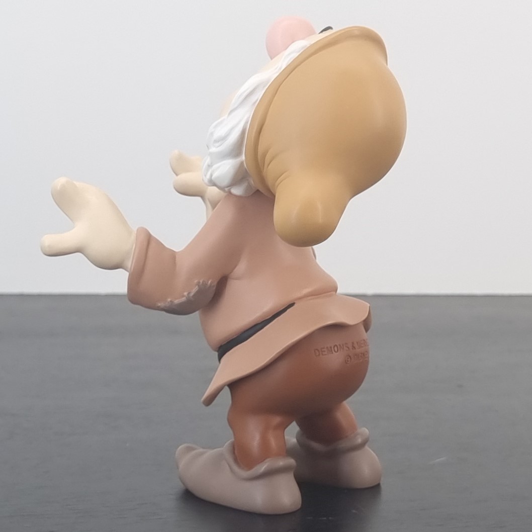 Sneezy figurine _left back - Demons & Merveilles Sneezy figurine _left back