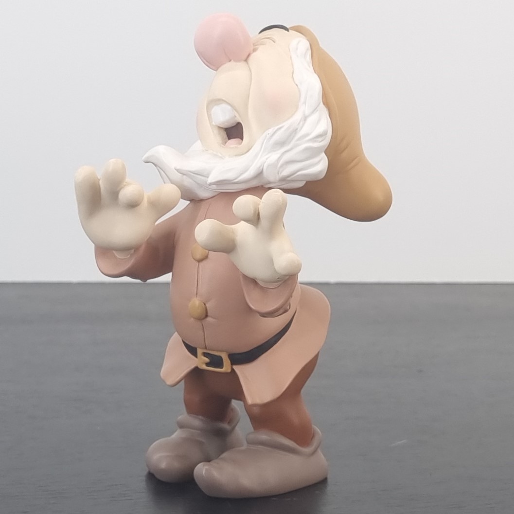 Sneezy figurine _left front - Demons & Merveilles Sneezy figurine _left front