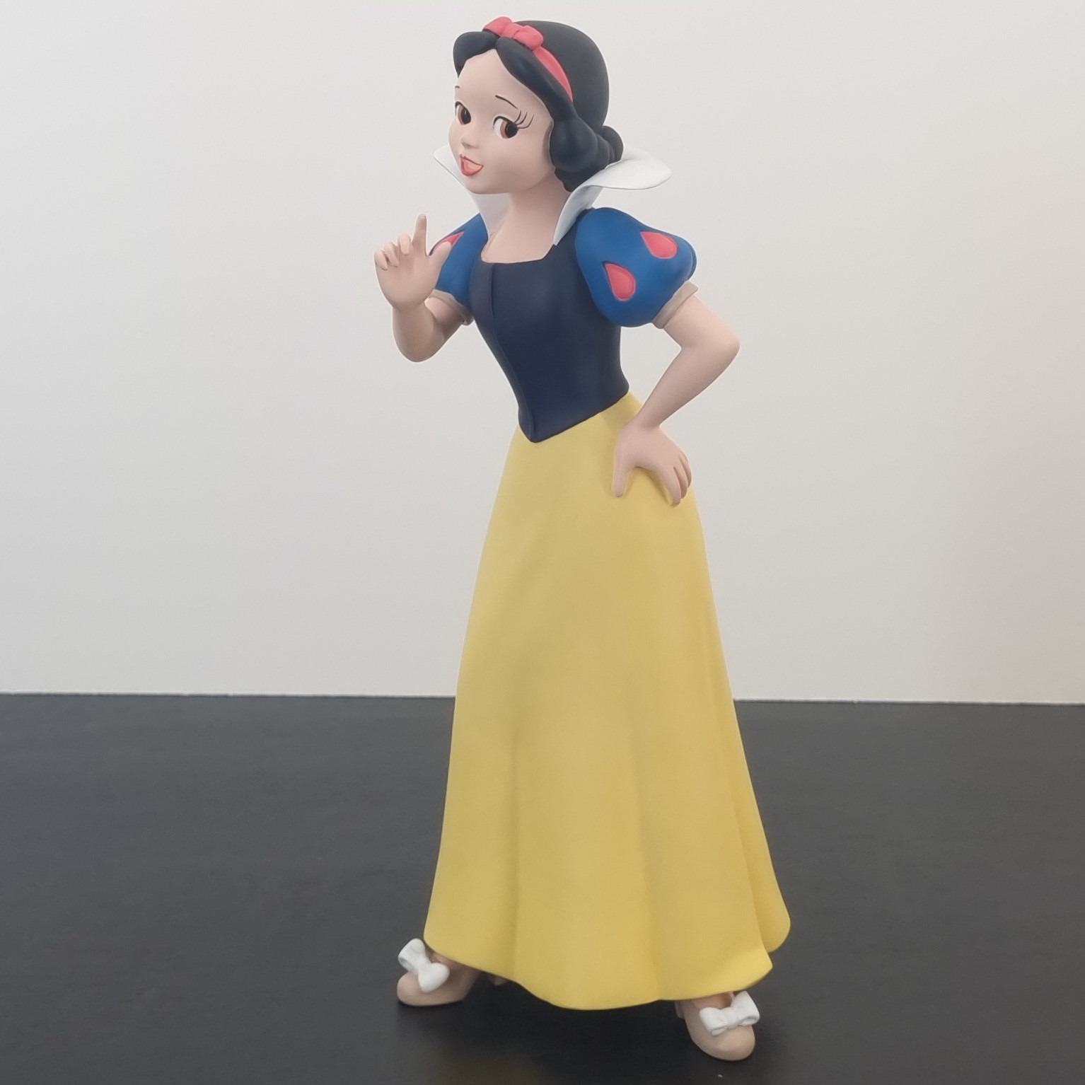 Snow White statue _left front - Demons & Merveilles Snow White statue _left front