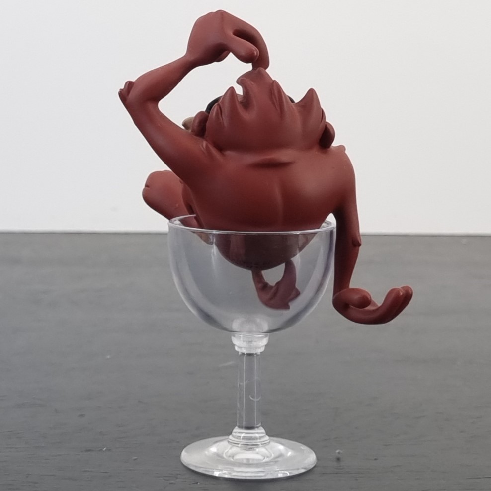 Tasmanian Devil in a glass figurine _back - Demons & Merveilles Tasmanian Devil in a glass figurine _back