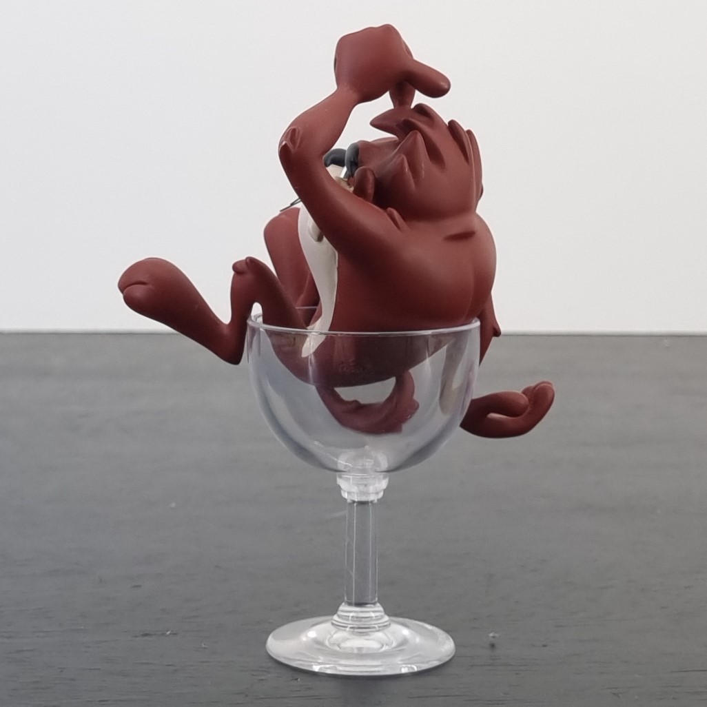 Tasmanian Devil in a glass figurine _left back - Demons & Merveilles Tasmanian Devil in a glass figurine _left back
