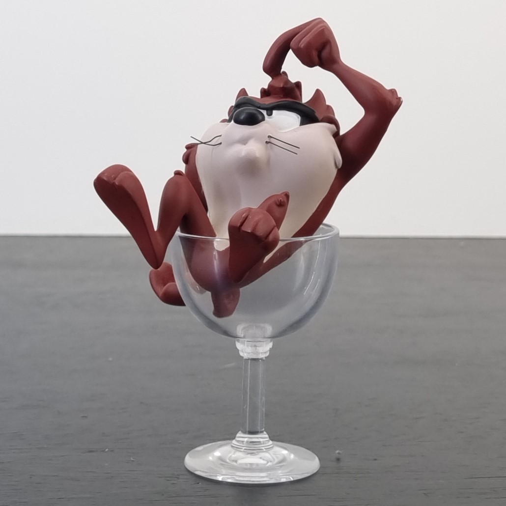 Tasmanian Devil in a glass figurine _left front - Demons & Merveilles Tasmanian Devil in a glass figurine _left front