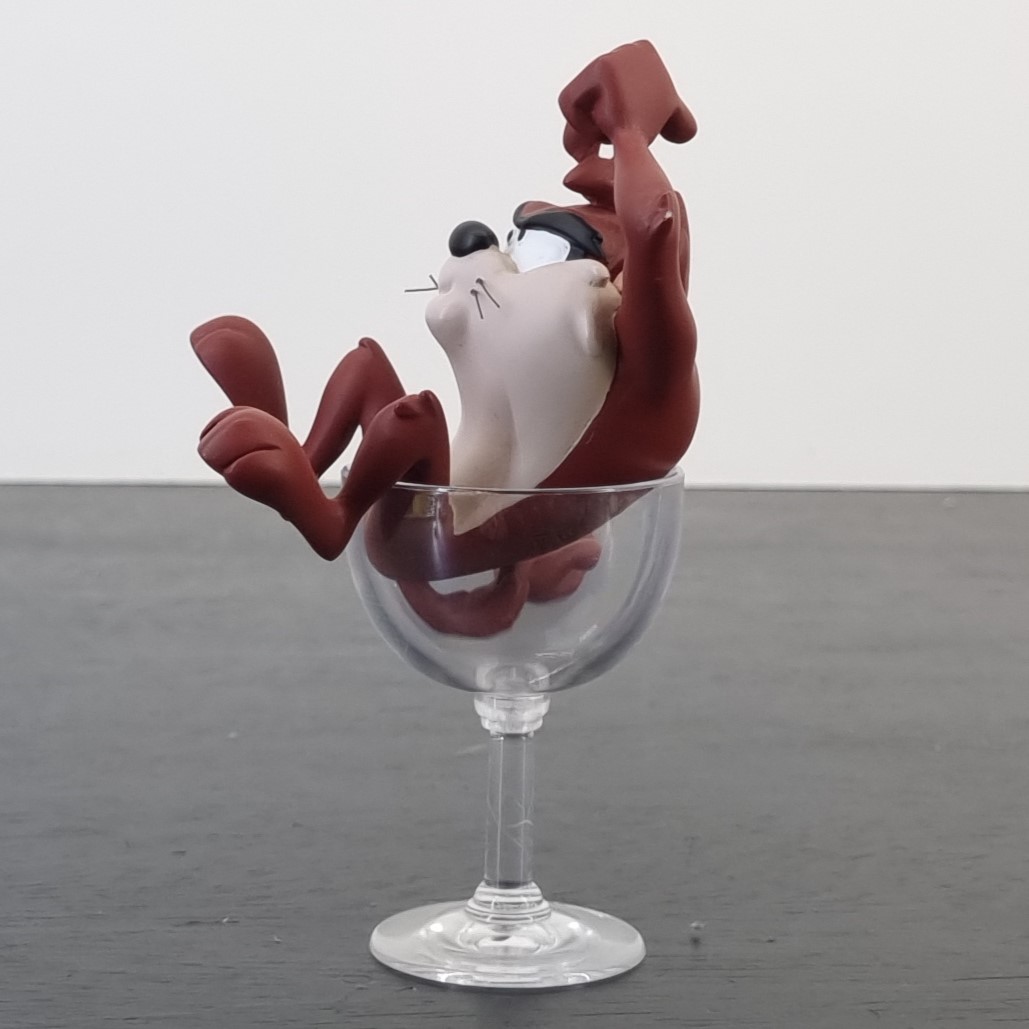 Tasmanian Devil in a glass figurine _left - Demons & Merveilles Tasmanian Devil in a glass figurine _left