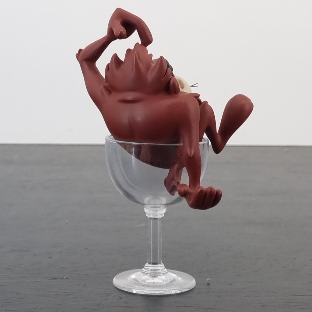 Tasmanian Devil in a glass figurine _right back - Demons & Merveilles Tasmanian Devil in a glass figurine _right back