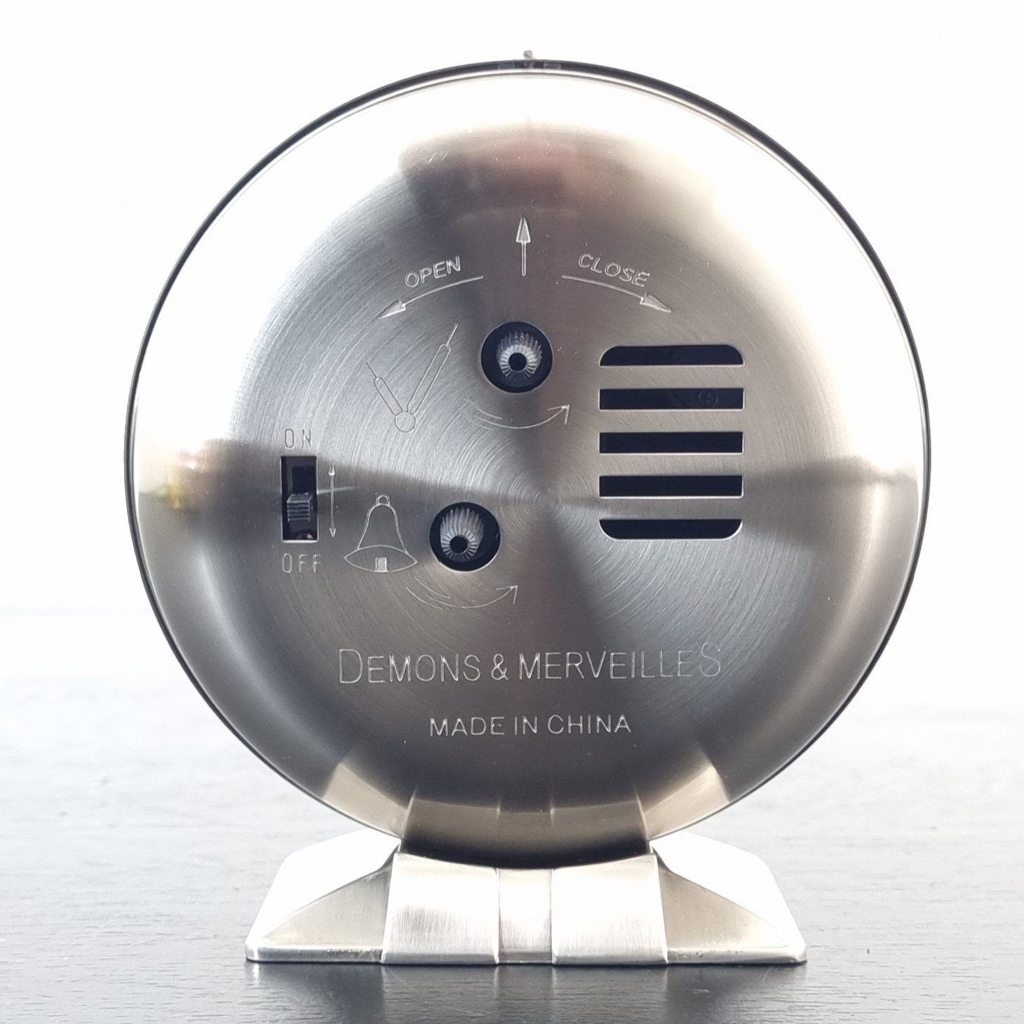 Tweety Bird alarm clock _back - Demons & Merveilles Tweety Bird alarm clock _back