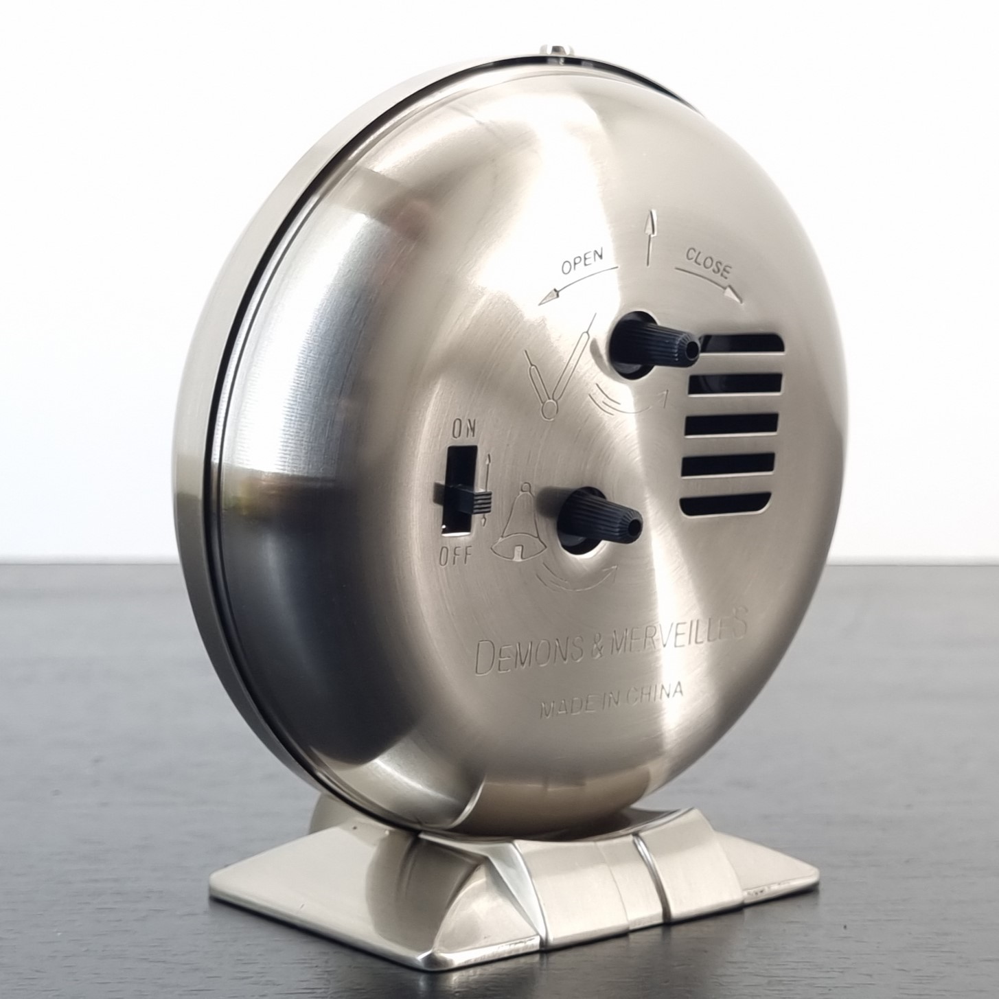 Tweety Bird alarm clock _left back - Demons & Merveilles Tweety Bird alarm clock _left back