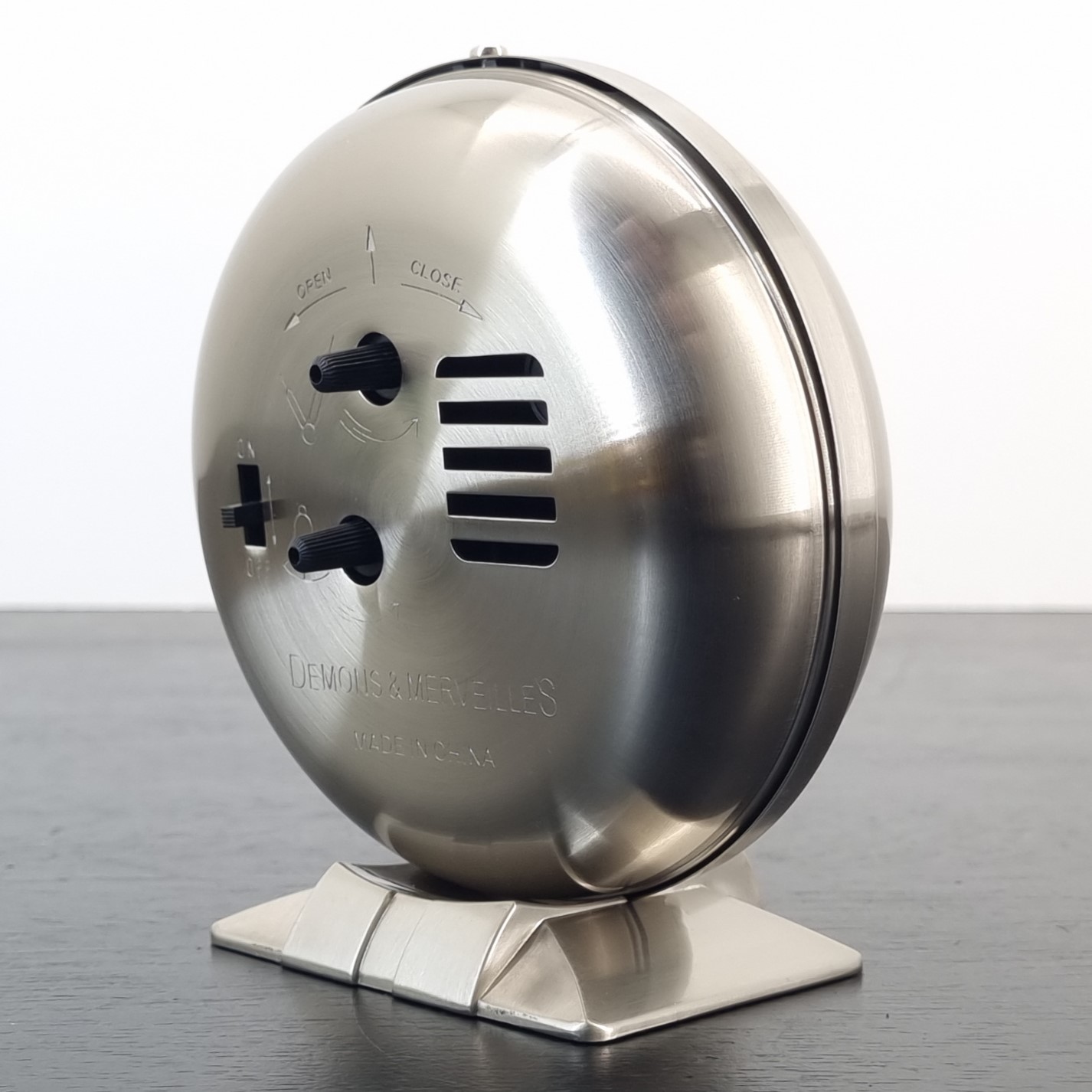 Tweety Bird alarm clock _right back - Demons & Merveilles Tweety Bird alarm clock _right back