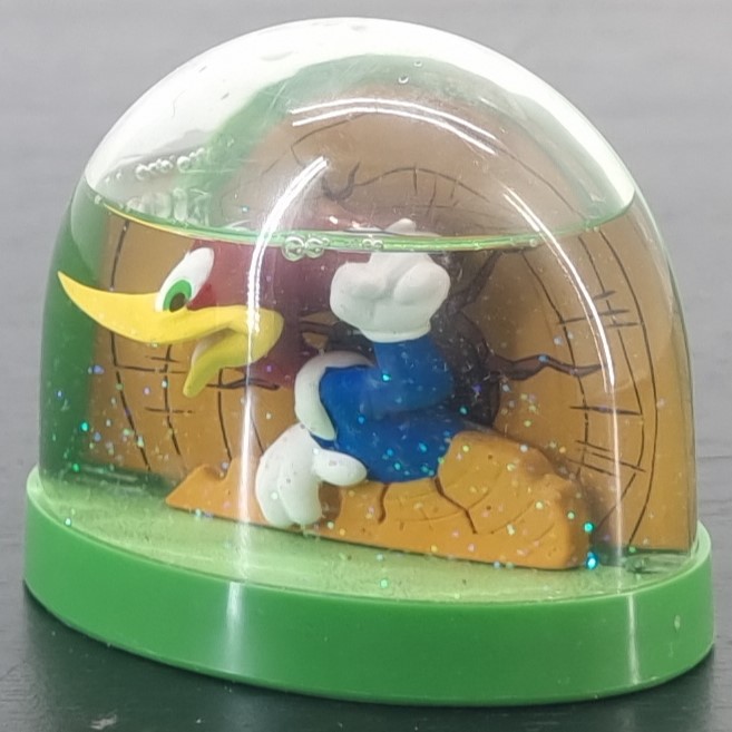 Woody Woodpecker snowglobe _left front - Demons & Merveilles Woody Woodpecker snowglobe _left front