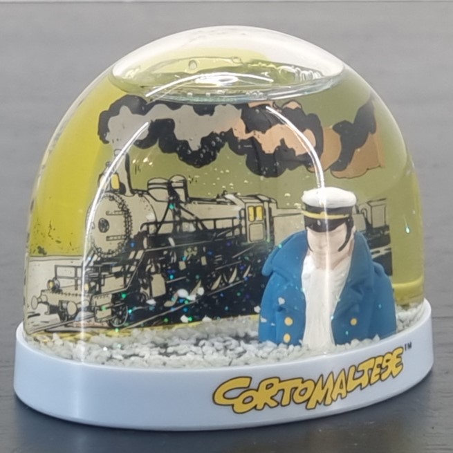 Corto Maltese snowglobe - Demons et Merveilles _right front - Demons & Merveilles Corto Maltese snowglobe - Demons et Merveilles _right front