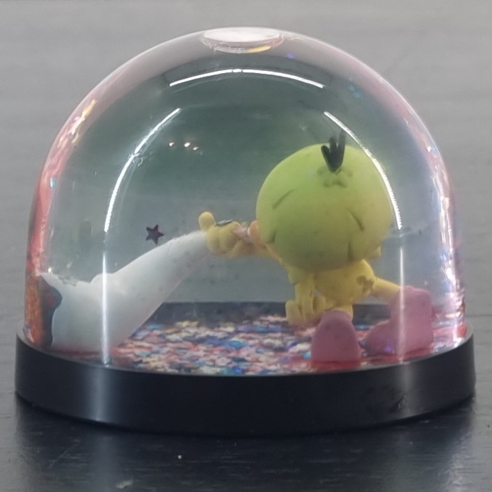Le Piaf snowglobe - Smoking a joint _back - Demons & Merveilles Le Piaf snowglobe - Smoking a joint _back