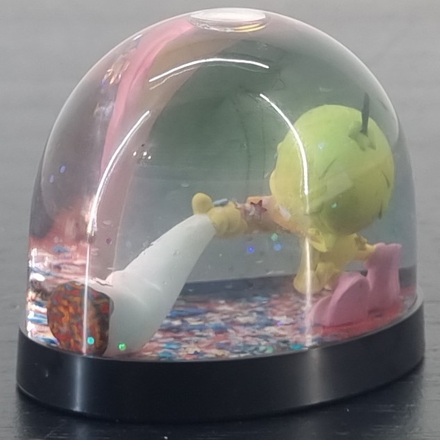 Le Piaf snowglobe - Smoking a joint _left back - Demons & Merveilles Le Piaf snowglobe - Smoking a joint _left back