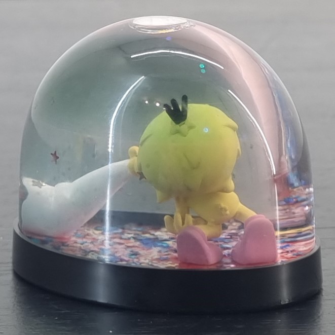 Le Piaf snowglobe - Smoking a joint _right back - Demons & Merveilles Le Piaf snowglobe - Smoking a joint _right back