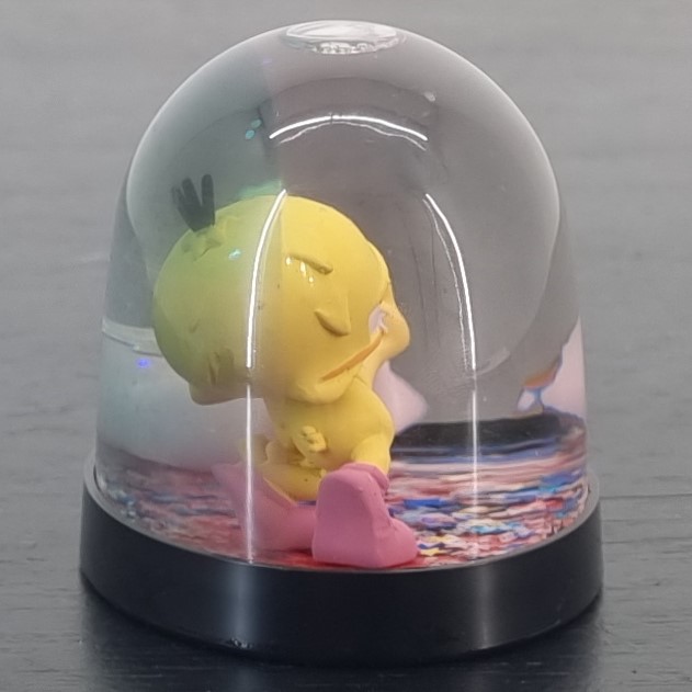 Le Piaf snowglobe - Smoking a joint _right - Demons & Merveilles Le Piaf snowglobe - Smoking a joint _right