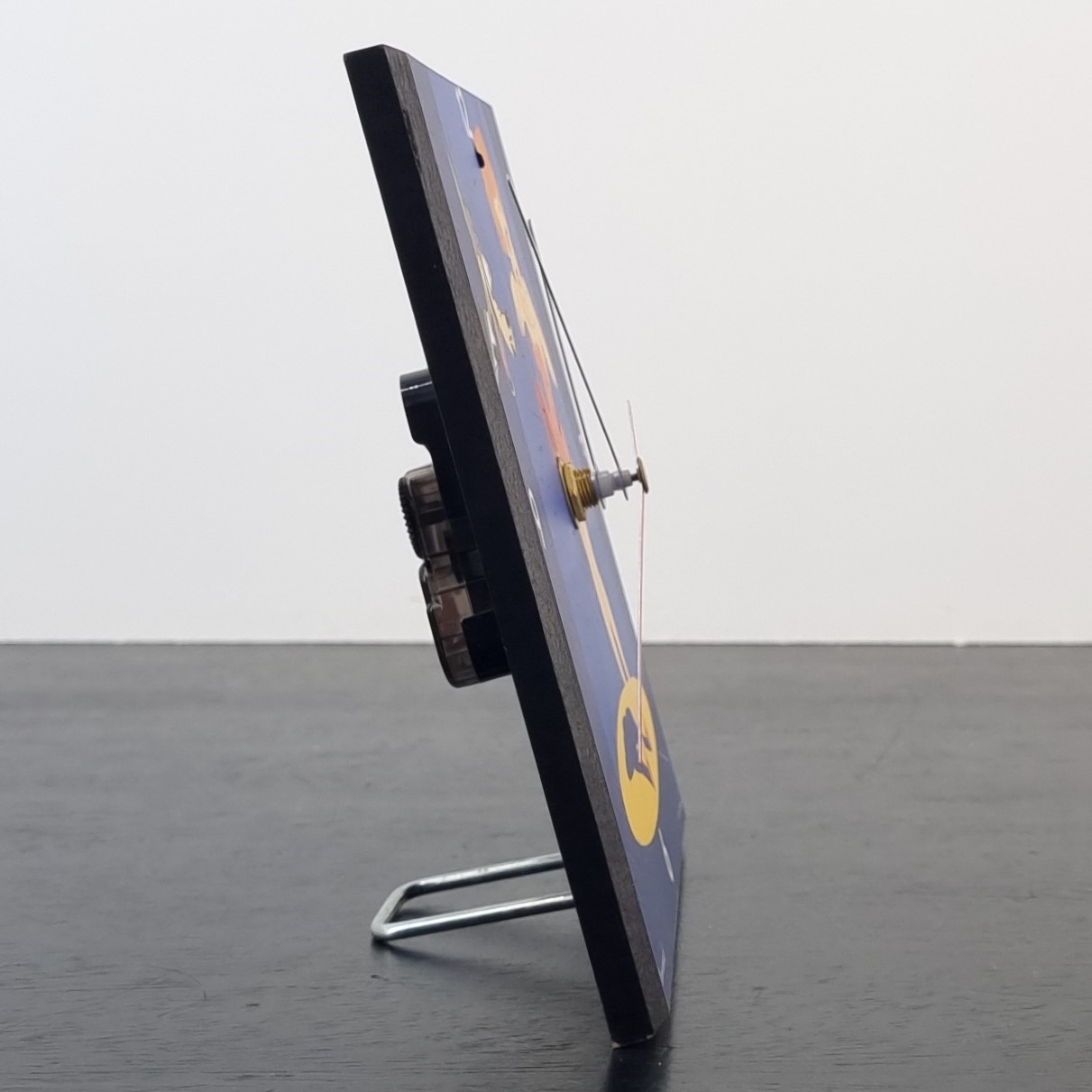 Red and Wolf clock - Red on stage _right - Demons & Merveilles Red and Wolf clock - Red on stage _right