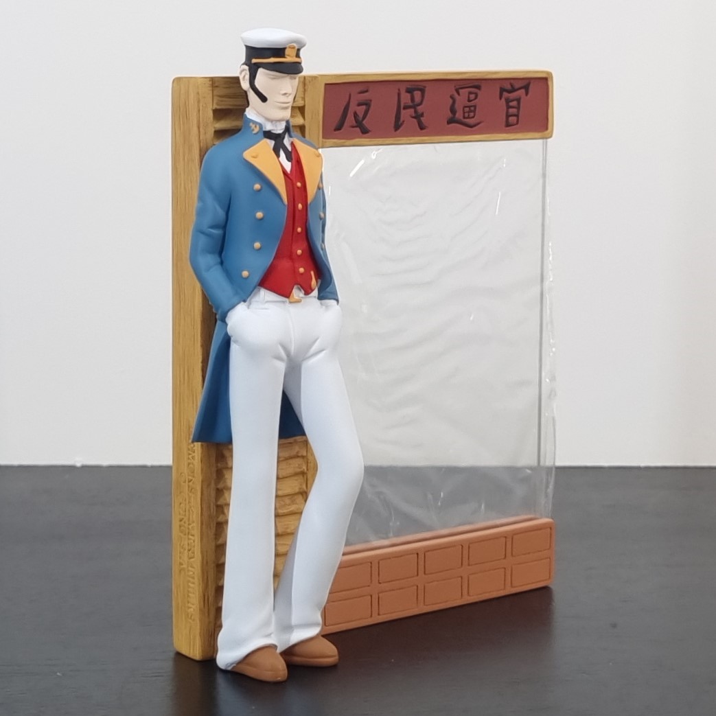 Sculptured Corto Maltese photo frame _right front - Demons & Merveilles Sculptured Corto Maltese photo frame _right front