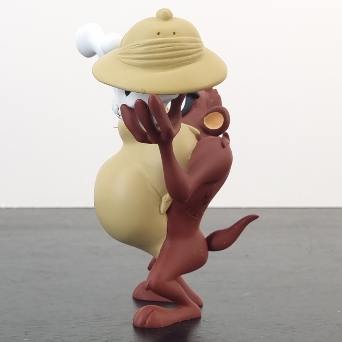 Tasmanian Devil to eat or not to eat figurine _left - Demons & Merveilles Tasmanian Devil to eat or not to eat figurine _left