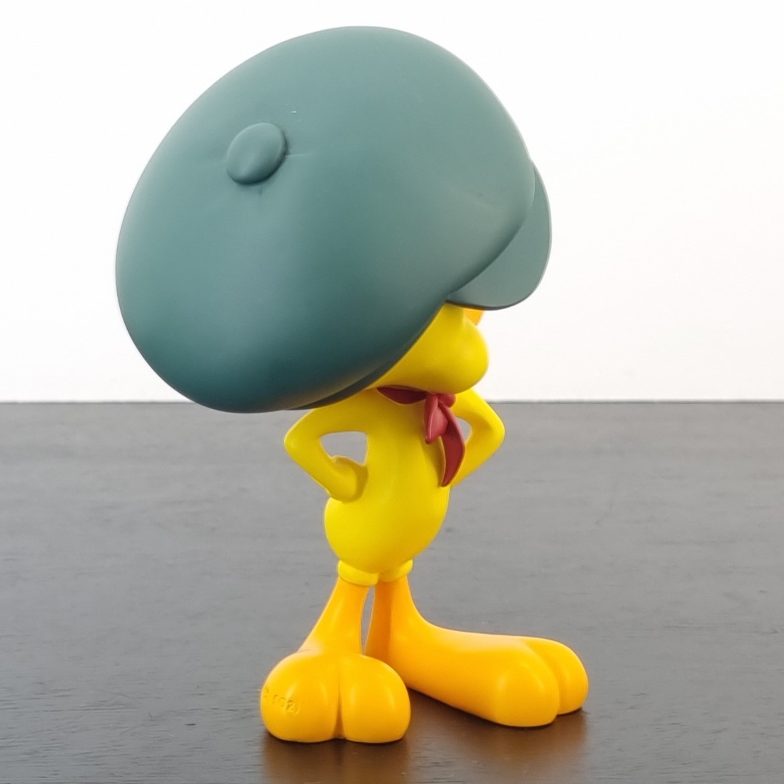 Tweety Bird Paris figurine _right front - Demons & Merveilles Tweety Bird Paris figurine _right front