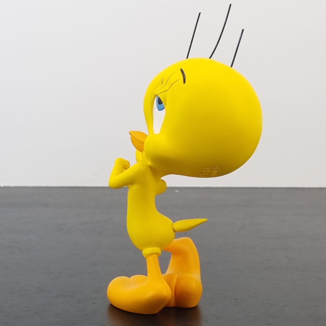 Tweety Bird figurine _left back - Demons & Merveilles Tweety Bird figurine _left back