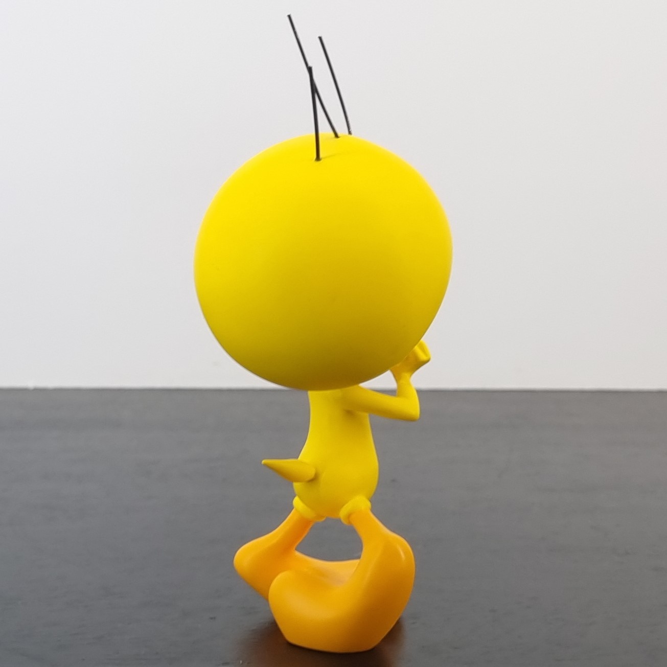 Tweety Bird figurine _right back - Demons & Merveilles Tweety Bird figurine _right back